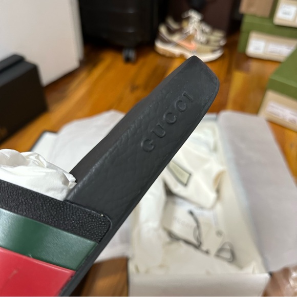 Classic Gucci Rubber Slide Sandal - Picture 3 of 7
